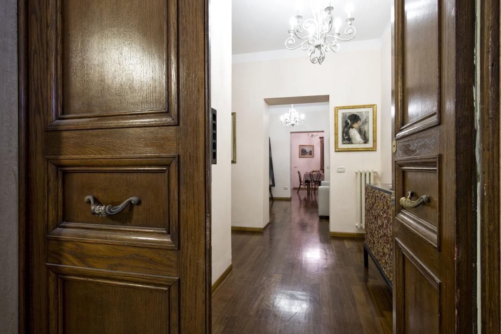Fontana De Trevi Apartment Рим Номер фото