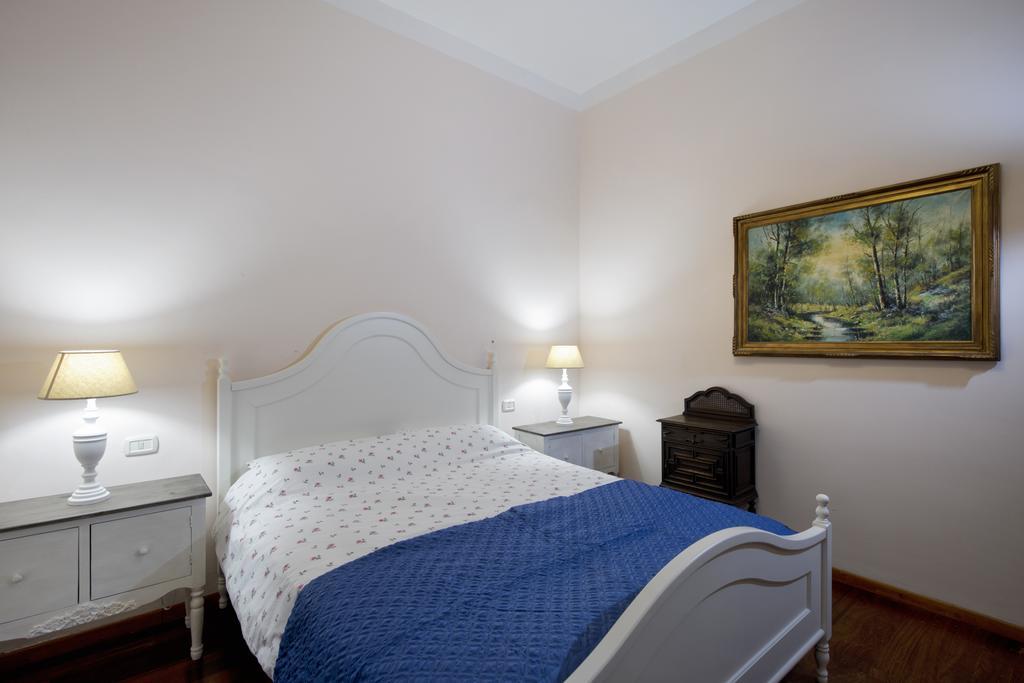 Fontana De Trevi Apartment Рим Номер фото