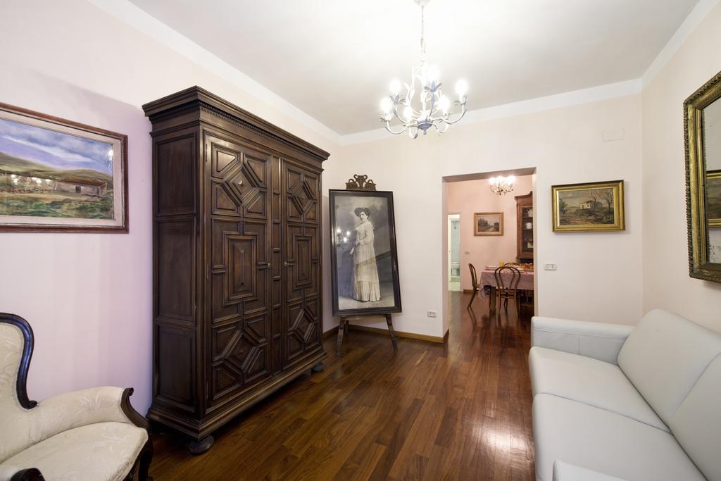 Fontana De Trevi Apartment Рим Номер фото