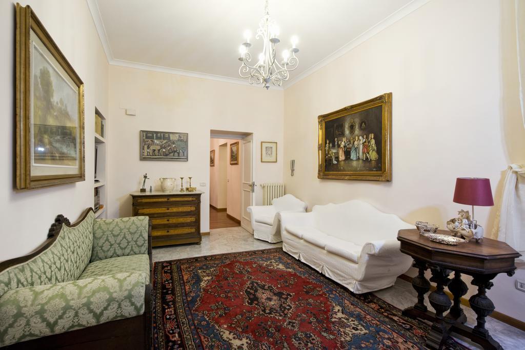 Fontana De Trevi Apartment Рим Номер фото