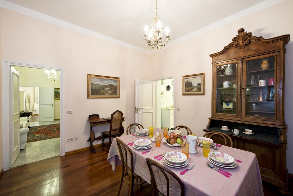 Fontana De Trevi Apartment Рим Номер фото